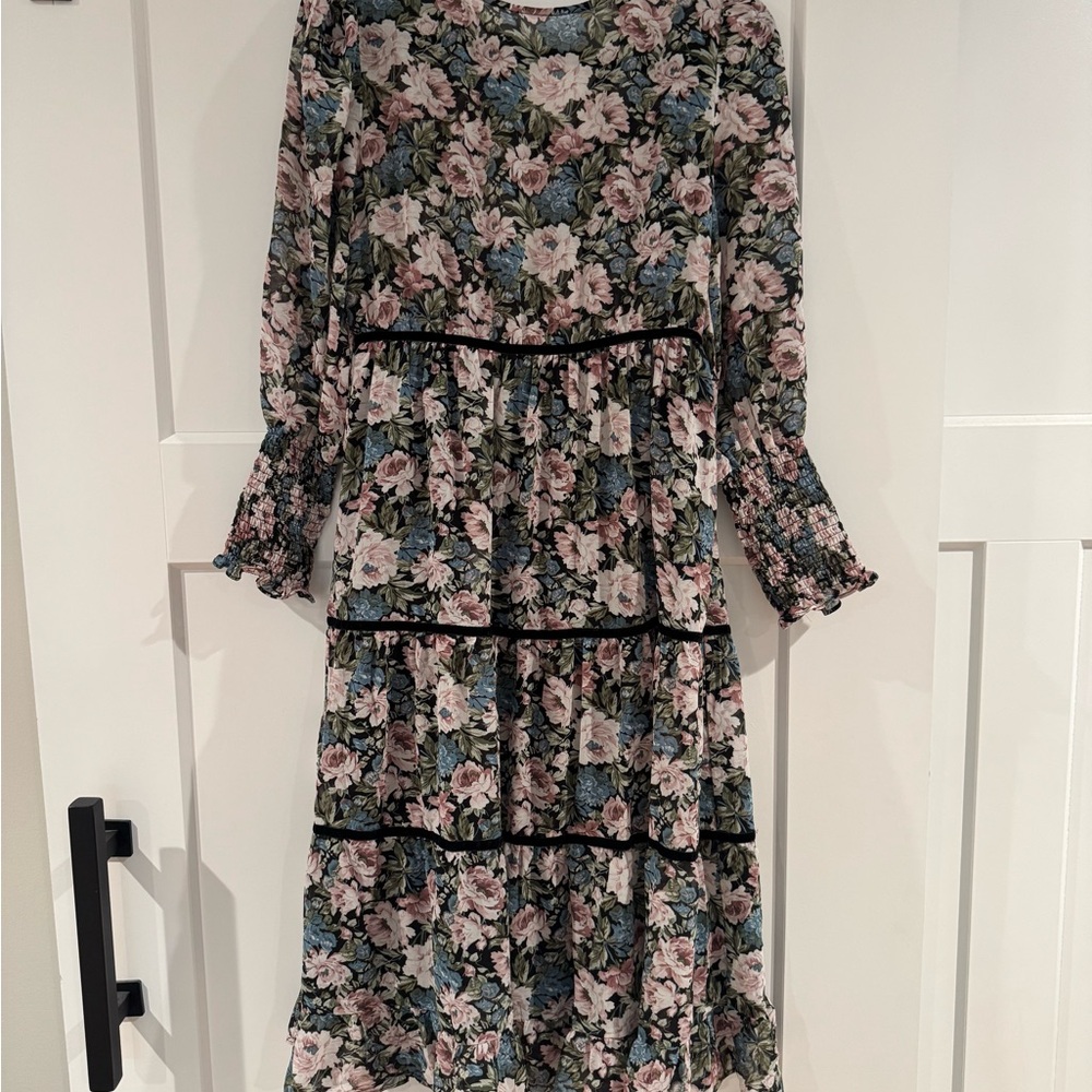 En Saison Black and Pink Floral Dress